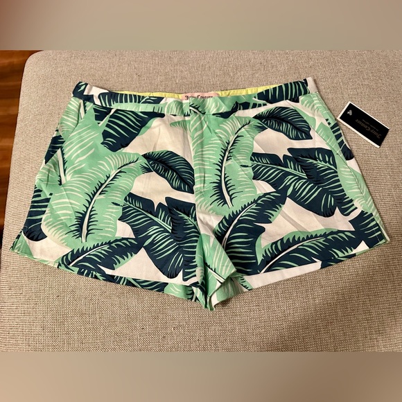 NWT Juicy Couture - Palmetto Palm Green Printed Shorts - Size 2 - Picture 2 of 8